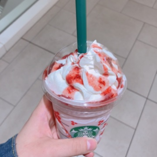 クリスマスストロベリーケーキフラペチーノ.png